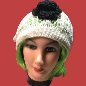 D&Y cream crochet flower beanie. Fits medium to large head.